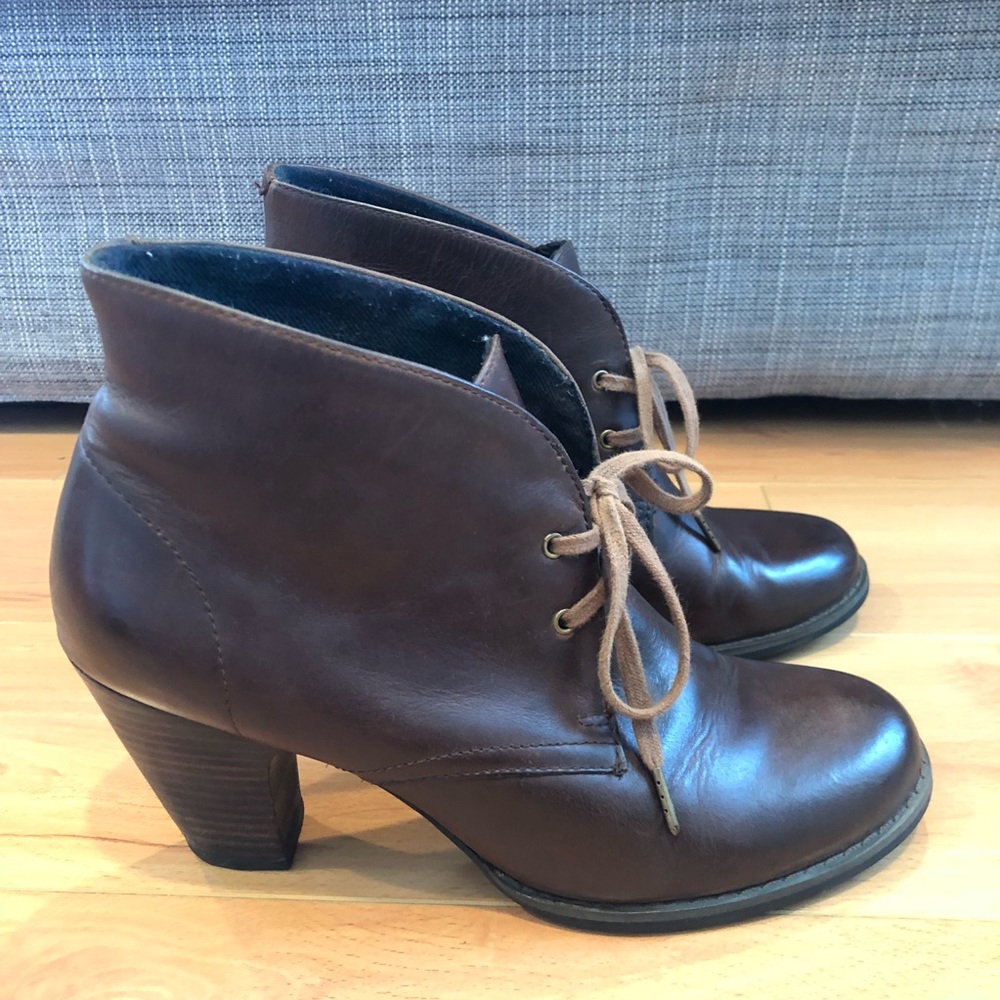 Clarks Indigo Brown Leather Heeled Oxfords